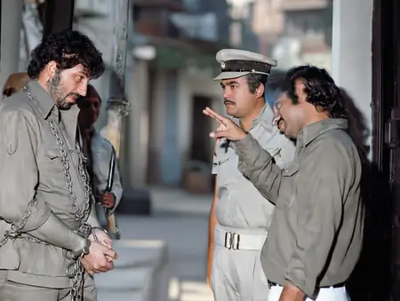 जो डर गया, समझो मर गया