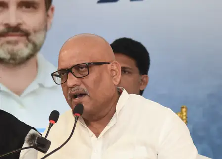 घूसखोर पंडत