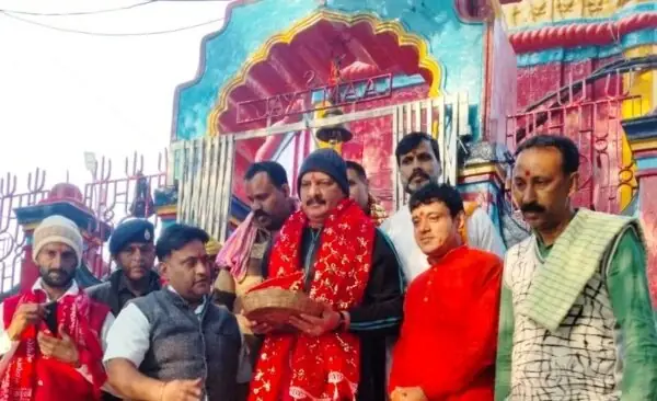 Navy Chief Admiral Tripathi Seeks Blessings at Rajrappa Shrine