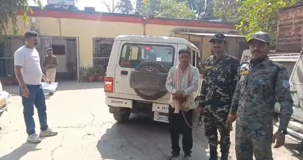 Dhanbad Excise Busts Fake Liquor Den in Palani, Arrest Made